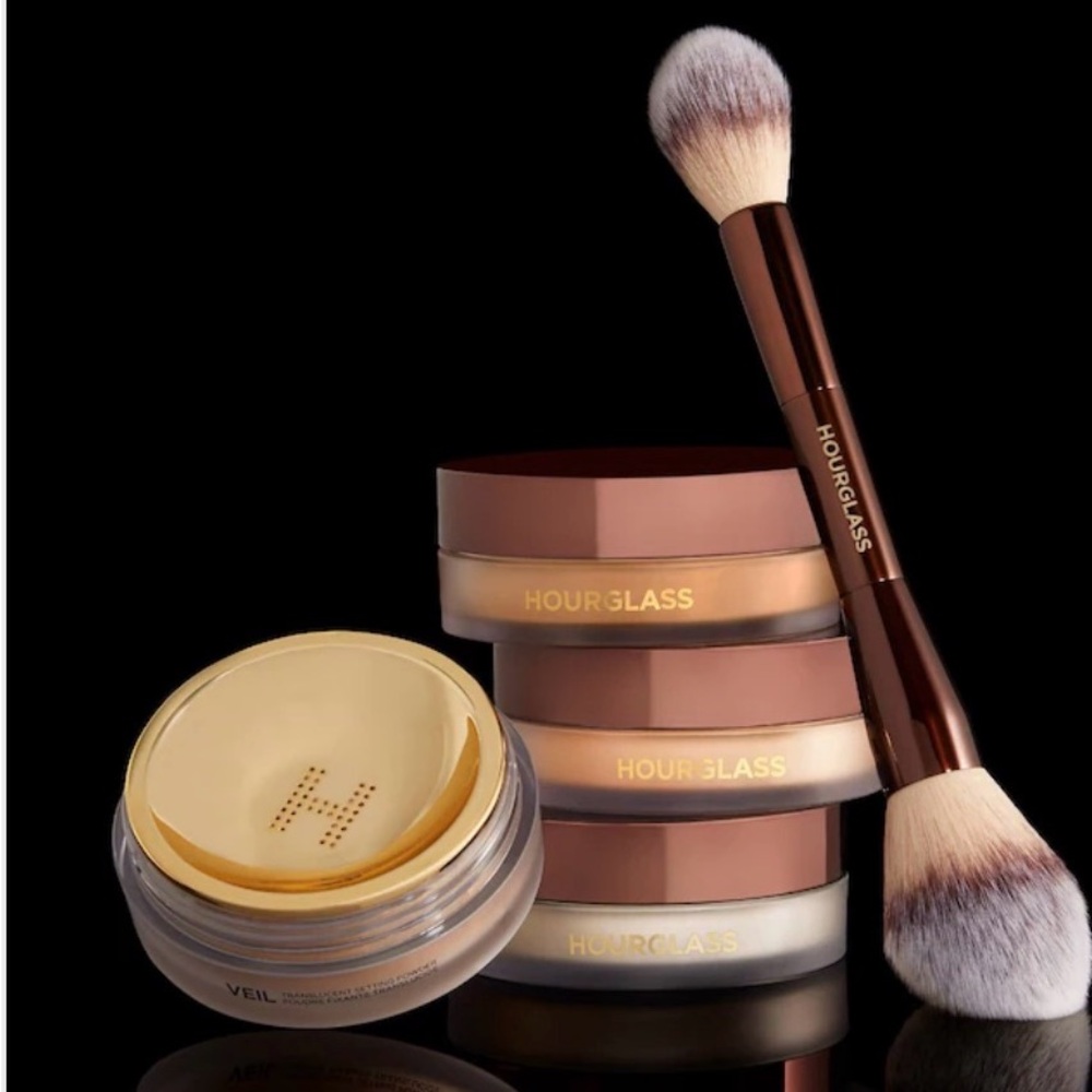 Veil™ Translucent Setting Powder - Talc Free - Picture 4 of 4